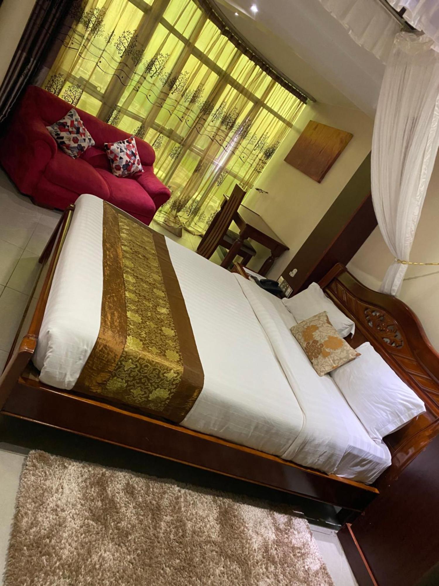 La Grande Hotel Kampala Exterior foto