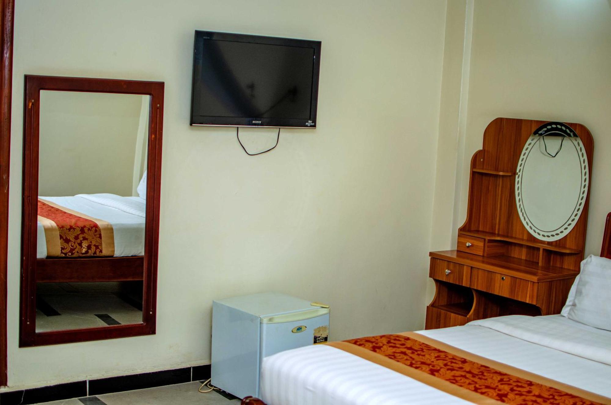 La Grande Hotel Kampala Exterior foto